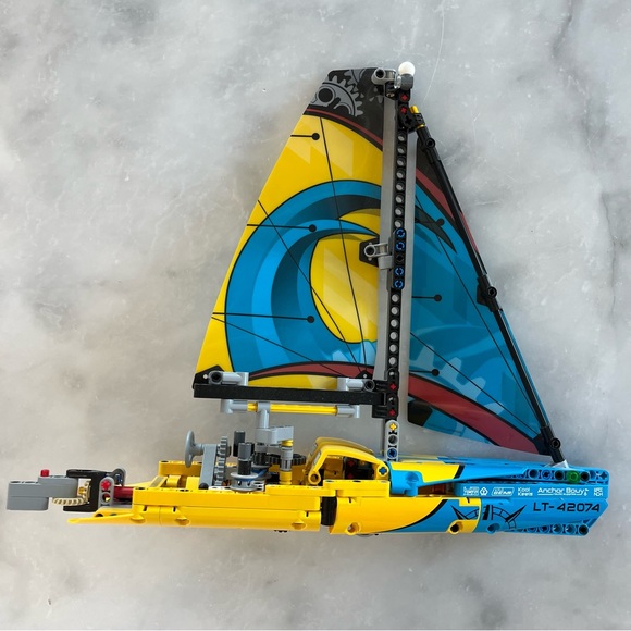 LEGO Technic Racing Yacht. 8-14 years - Picture 3 of 6